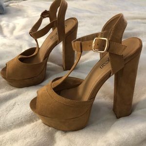 Cathy Jean Tan Heels Size 7